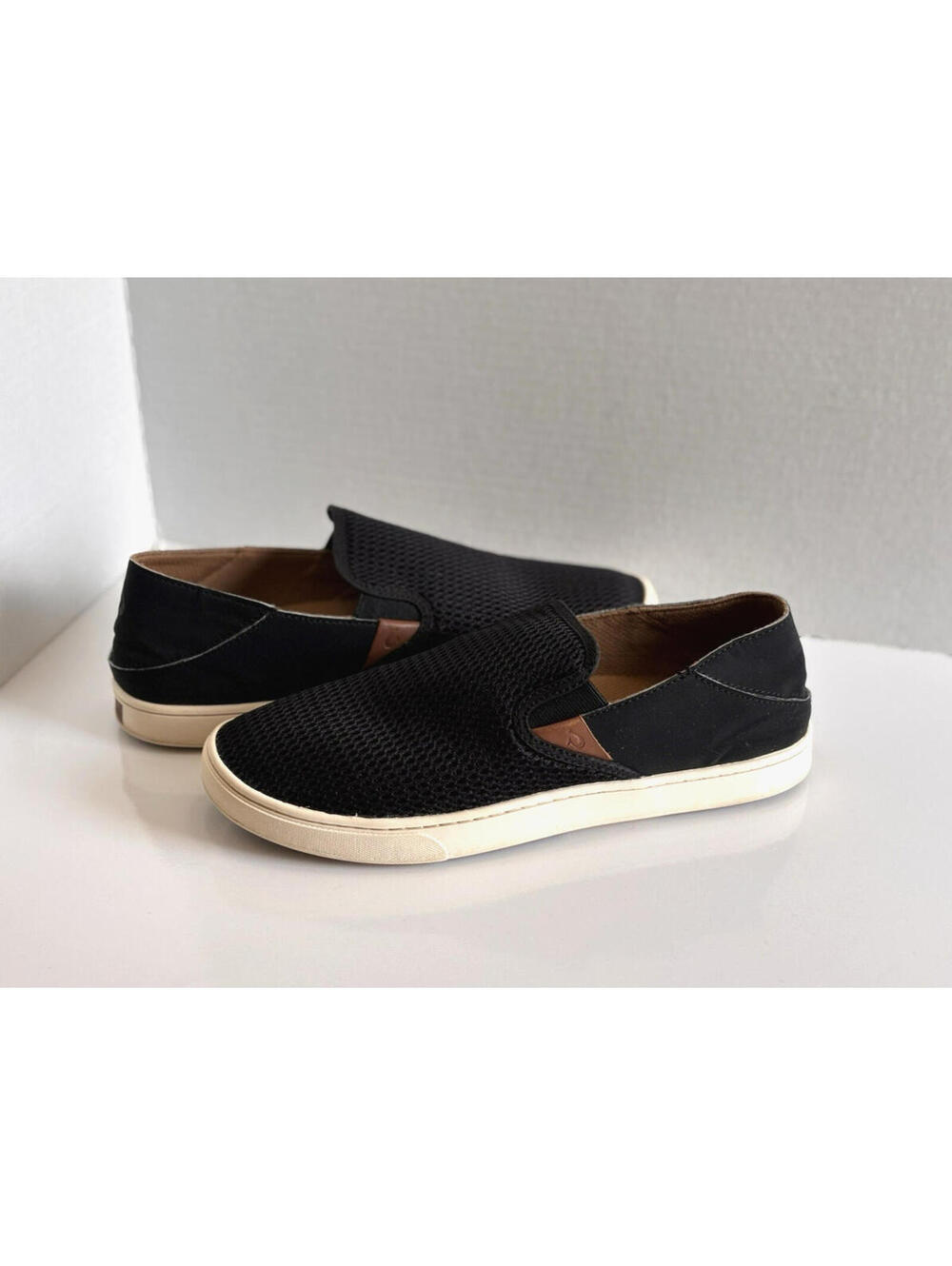 OluKai Pehuea Comfort Slip-On Loafers Womens Size 10 Black Mesh Breathable Shoes